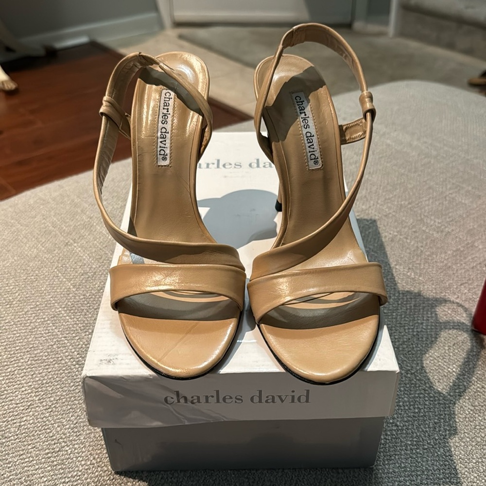 Charles David. Camel Leather Smooth 5370 heels. Size 7.5